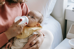 Flaschenernährung ab Geburt